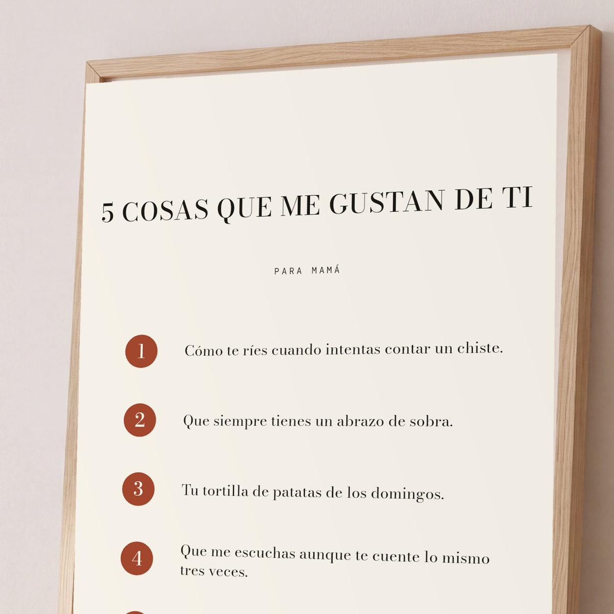Detalle de la letra y el papel de la lámina «5 cosas que me gustan de ti»