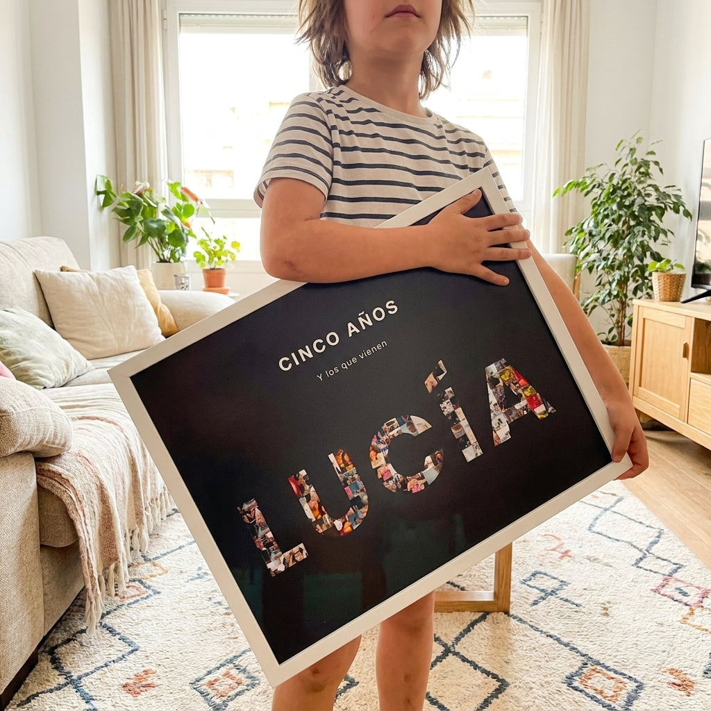 Niña sosteniendo el cuadro personalizado LUCÍA con fotos dentro de las letras sobre fondo negro