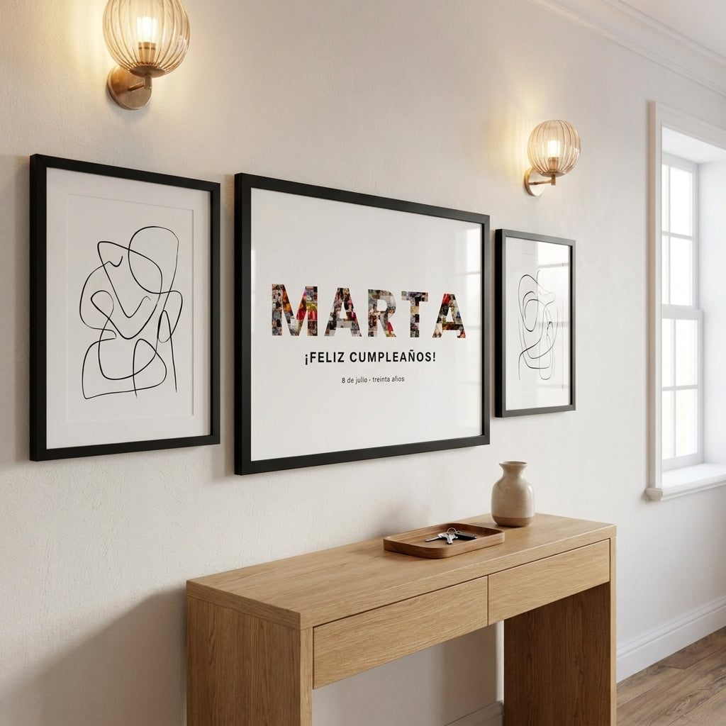 Cuadro personalizado MARTA colgado entre dos láminas de arte lineal sobre una consola