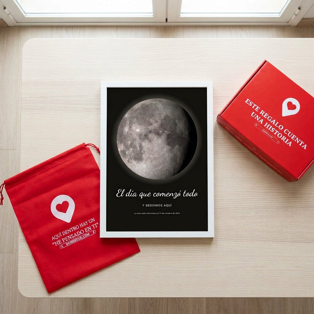 Cuadro fase lunar personalizado de aniversario junto a la caja y la bolsa de regalo de Donde Fue