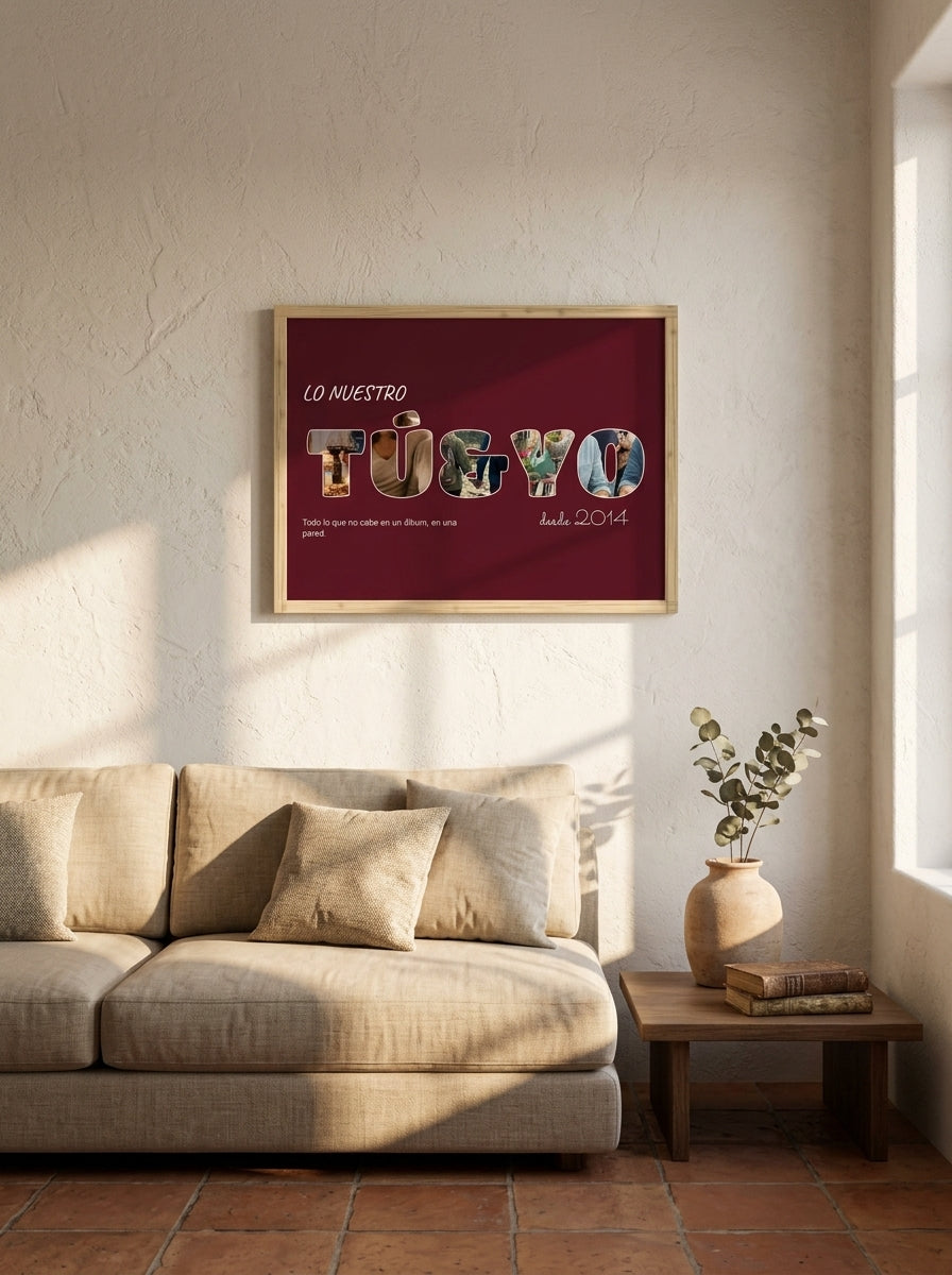 Cuadro letras con fotos personalizado de aniversario colgado sobre un sofá de lino en un salón cálido