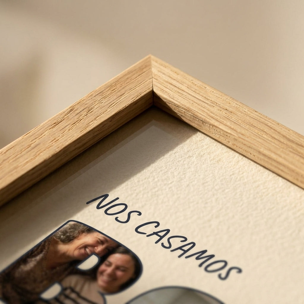 Detalle de la esquina en inglete del marco del cuadro letras con fotos personalizado de boda