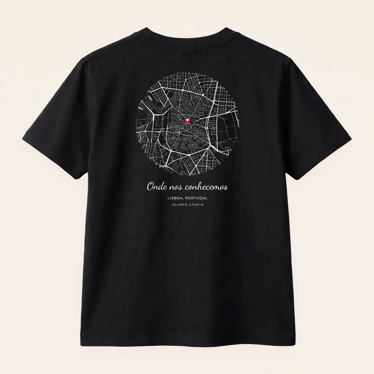 Camiseta negra con el diseño de tu cuadro estampado a la espalda