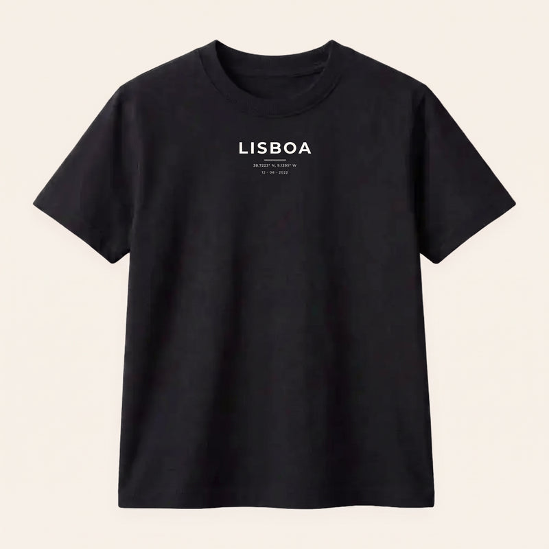 Camiseta negra personalizada con las coordenadas de vuestro sitio, estampado en el pecho