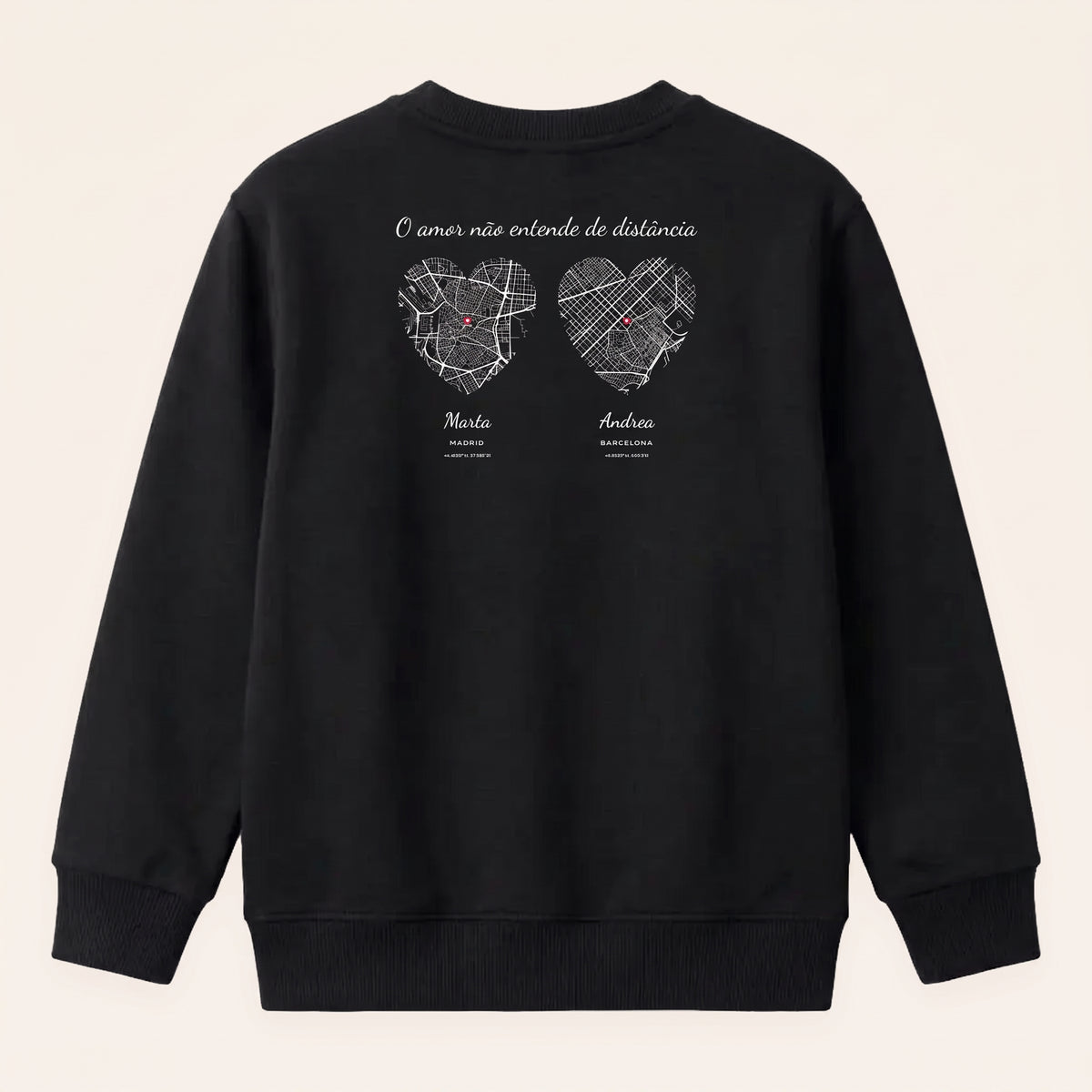 Sudadera negra sin capucha personalizada con dos lugares en el mapa, estampado en la espalda