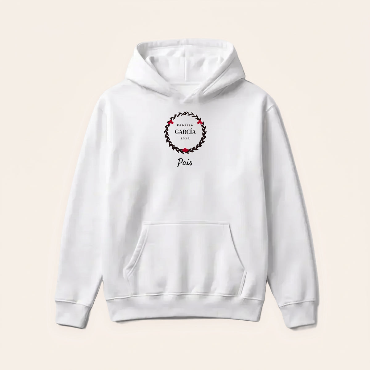 Sudadera con capucha blanca personalizada con una corona de hojas y bayas rojas, «FAMILIA GARCÍA 2026» y «Papá» a mano, estampado en el pecho