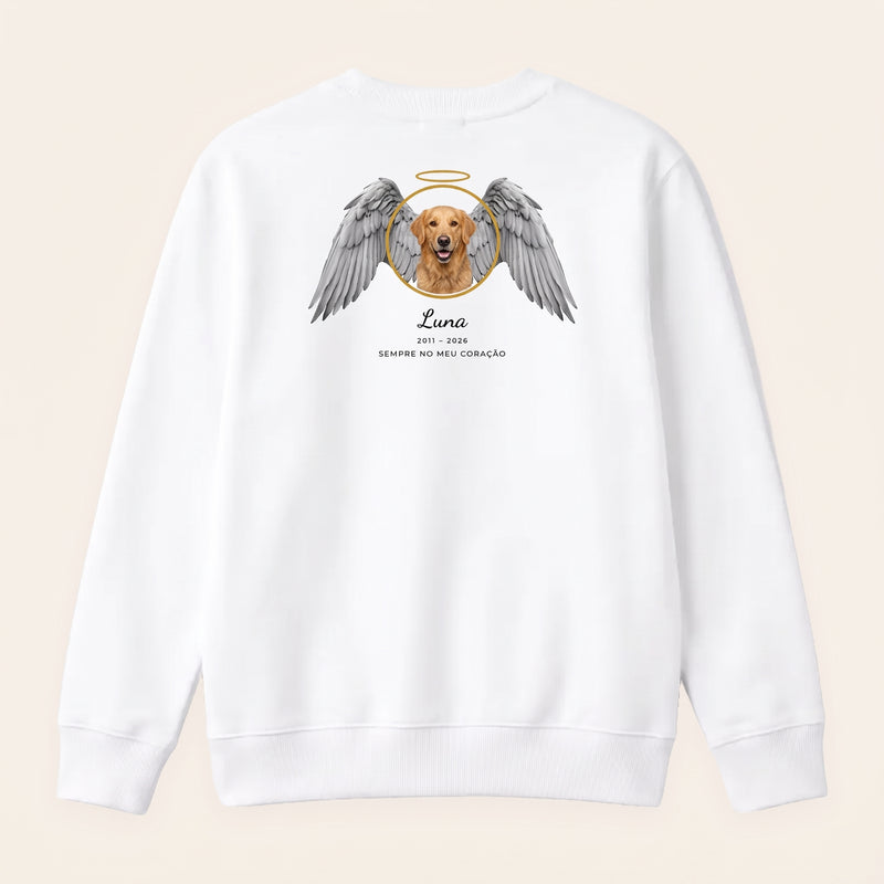 Sudadera blanca personalizada con la foto de un golden retriever entre alas de ángel con aureola dorada, su nombre, Luna, sus años 2011 – 2026 y «Siempre en mi corazón», estampada en la espalda
