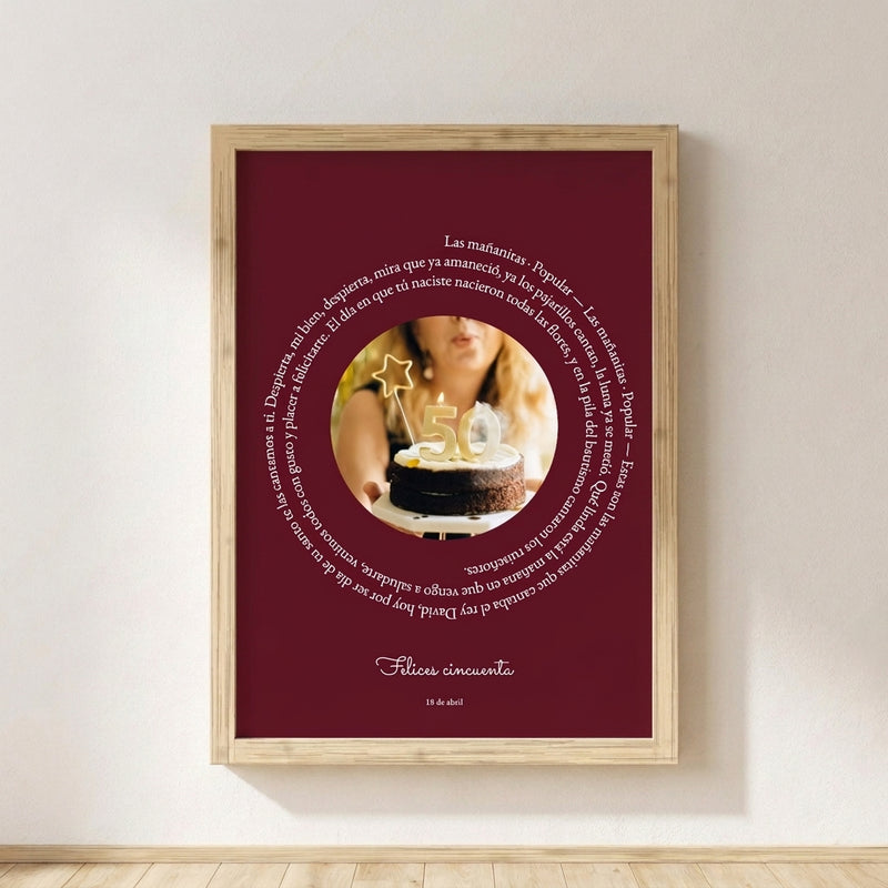 Cuadro canción personalizado cumpleaños con la letra en espiral alrededor de una foto, marco de madera