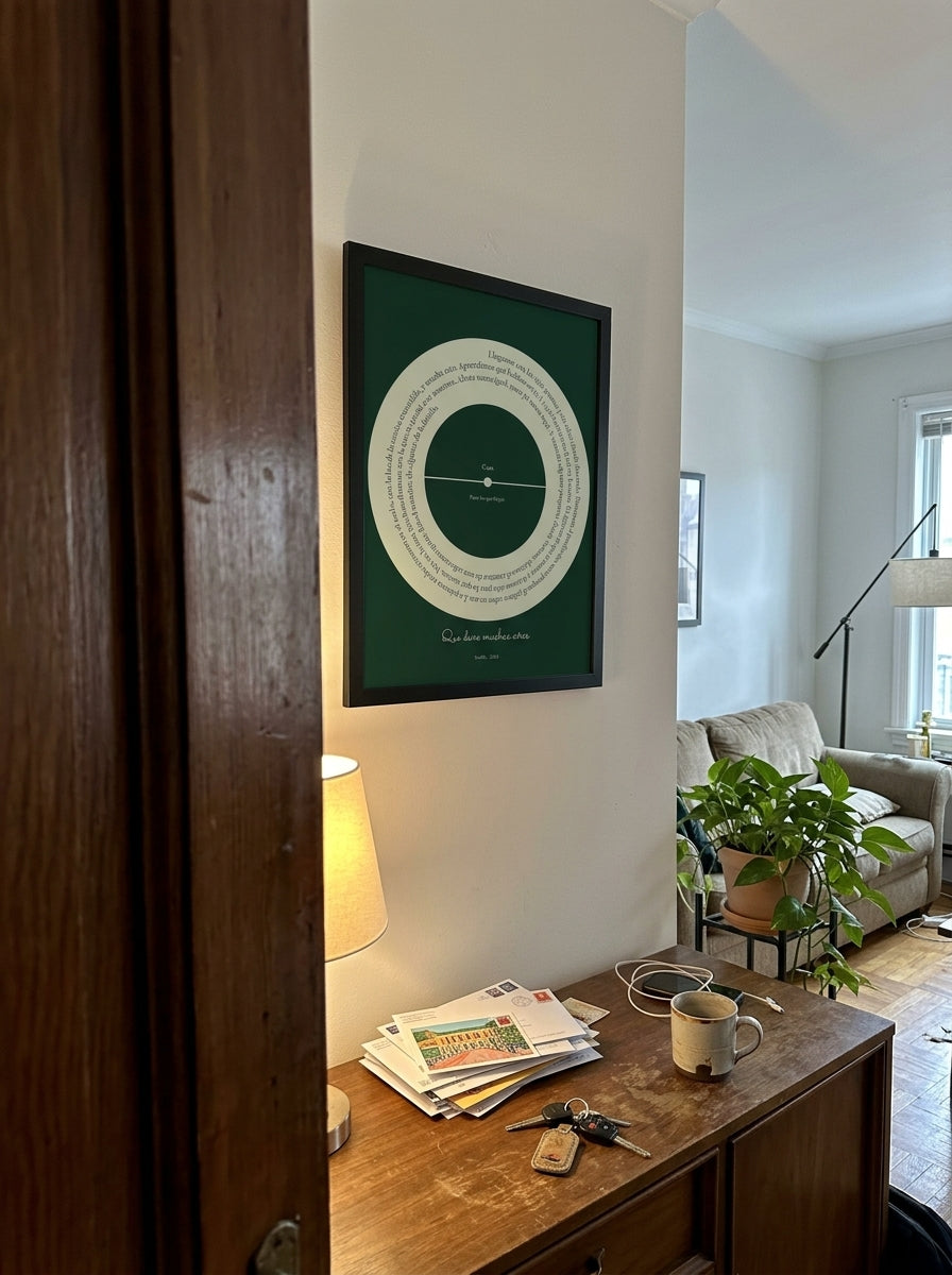 El cuadro canción personalizado de casa nueva visto desde la puerta del salón