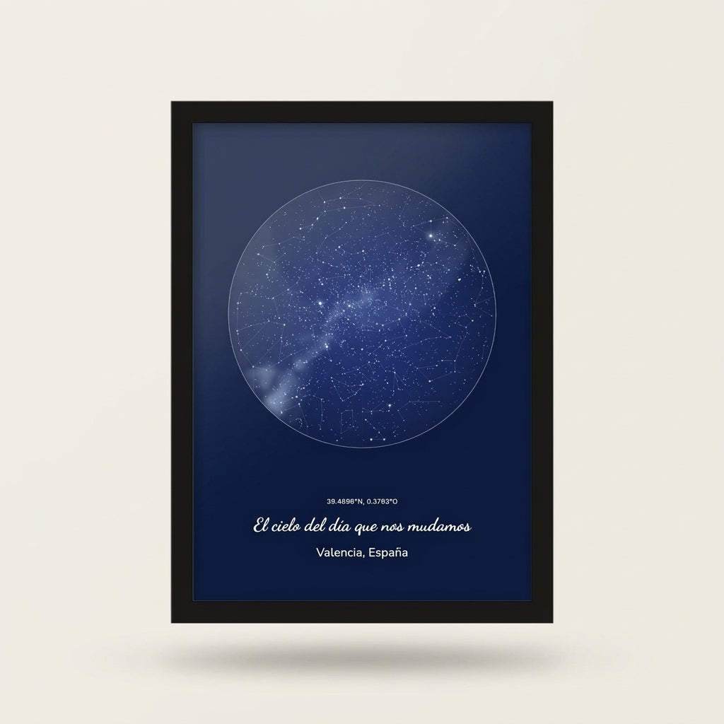 Cuadro mapa estelar personalizado de casa nueva con marco negro, foto de estudio sobre fondo neutro