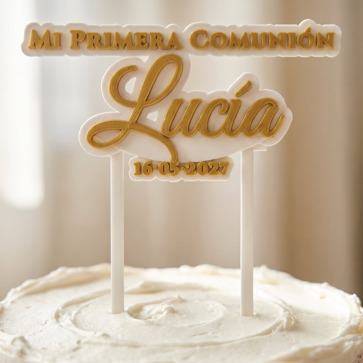 Detalle de las capas del cake topper de Primera Comunión personalizado impreso en 3D