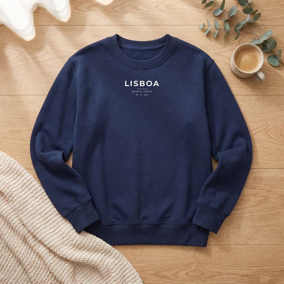 Sudadera azul marino personalizada con Lisboa y sus coordenadas, vista de plano