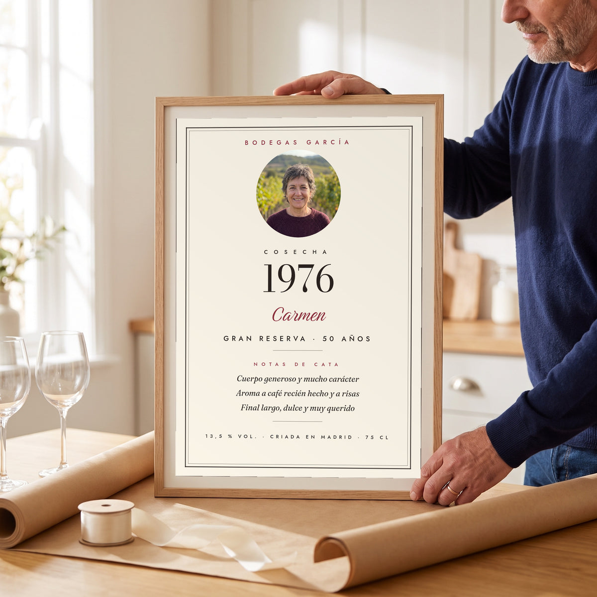 Cuadro «Añada» personalizado, etiqueta de vino con el año 1976 y el nombre Carmen, como regalo de 50 aniversário, con dos copas de vino