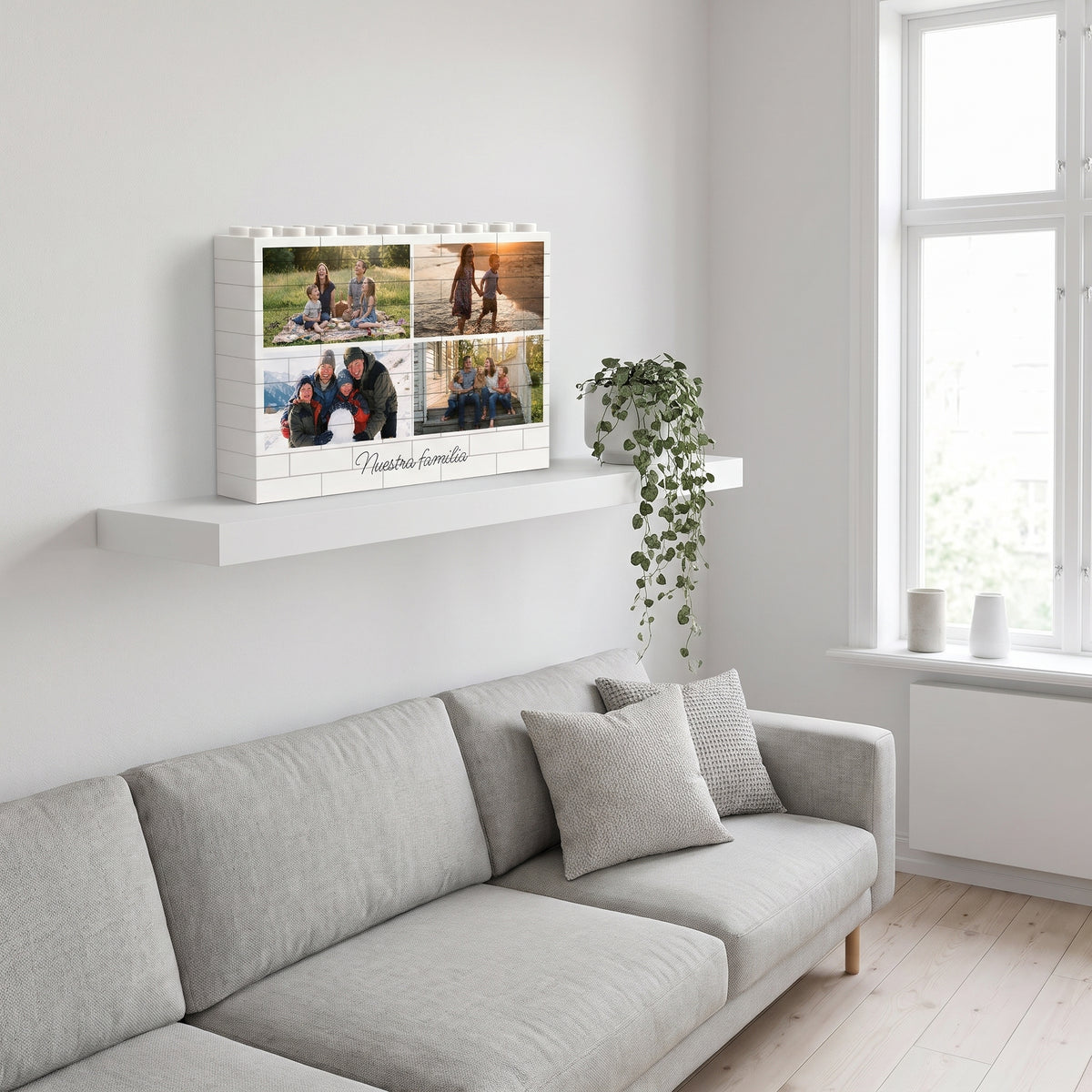 Cuadro de bloques con cuatro fotos, en un salón