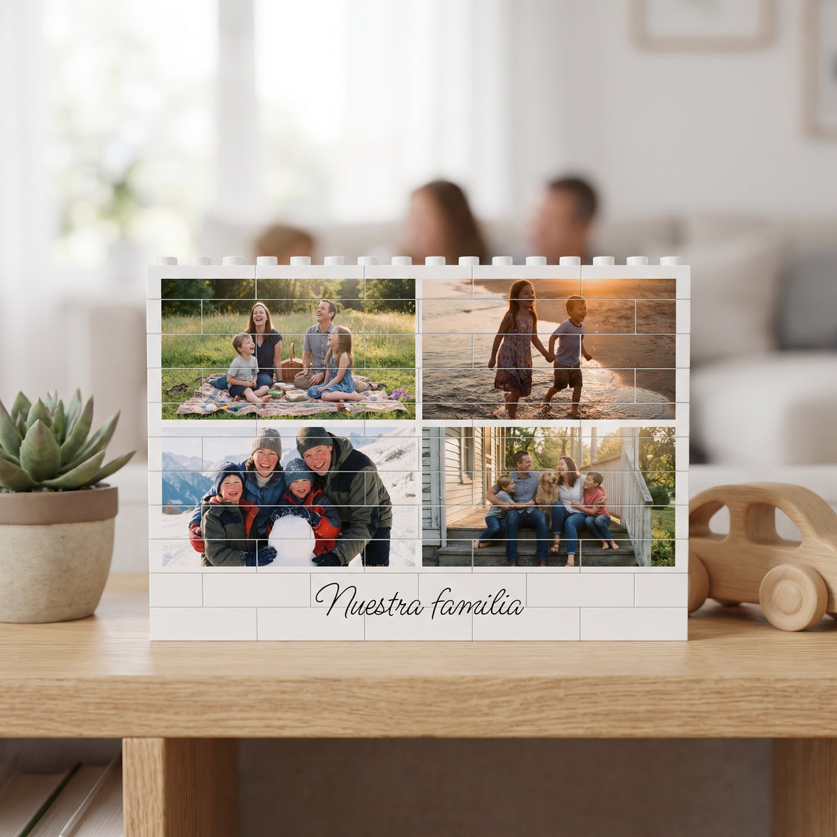 Cuadro de bloques con cuatro fotos, sobre un mueble