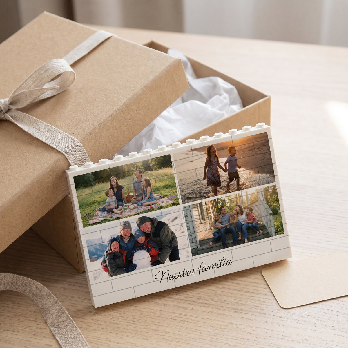 Cuadro de bloques con cuatro fotos, junto a la caja de regalo