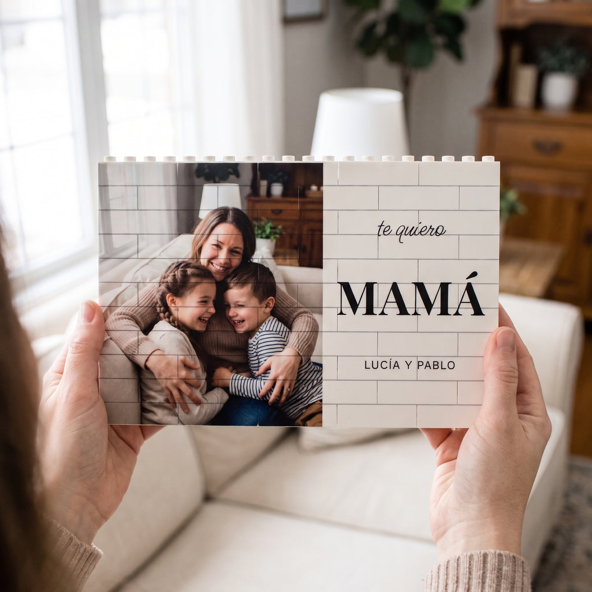 Cuadro de bloques para mamá con foto, en la mano