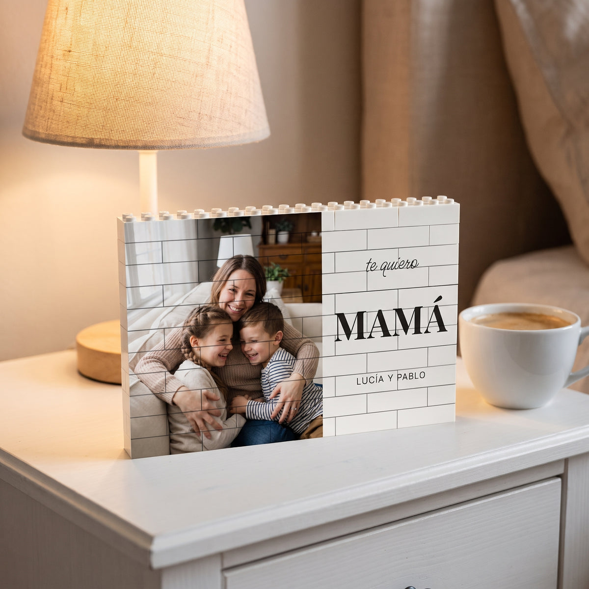 Cuadro de bloques para mamá con foto, sobre un mueble
