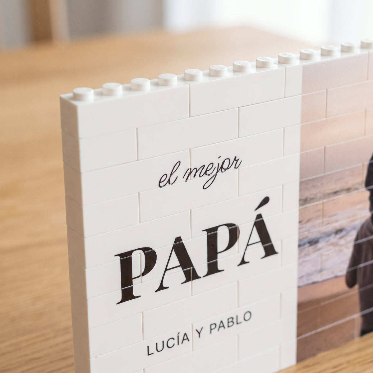 Cuadro de bloques para papá con foto, detalle de las tachuelas y las juntas de los bloques