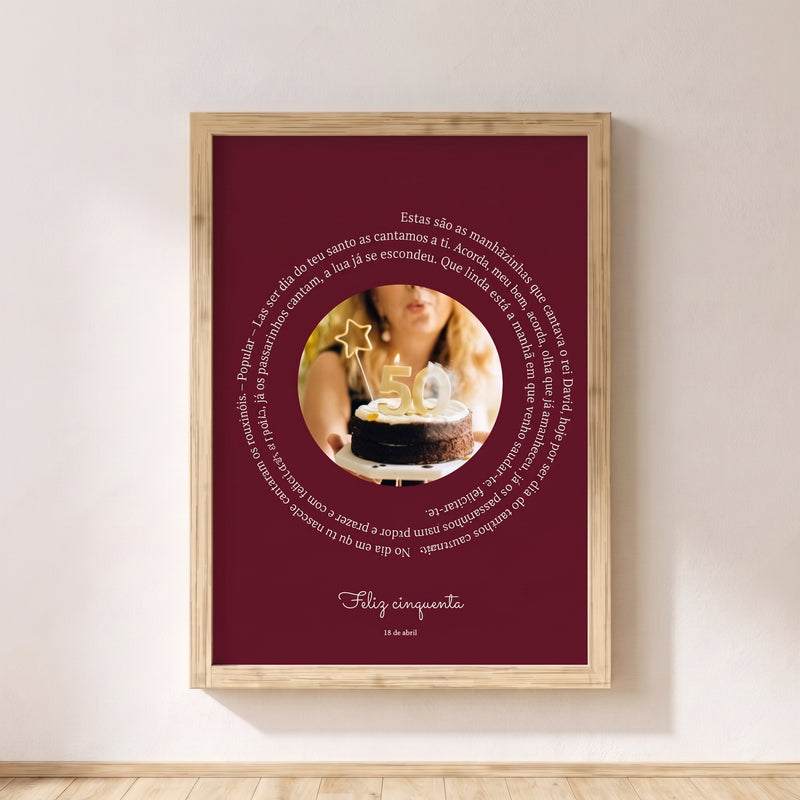 Cuadro canção personalizado aniversário con la letra en espiral alrededor de una foto, marco de madera