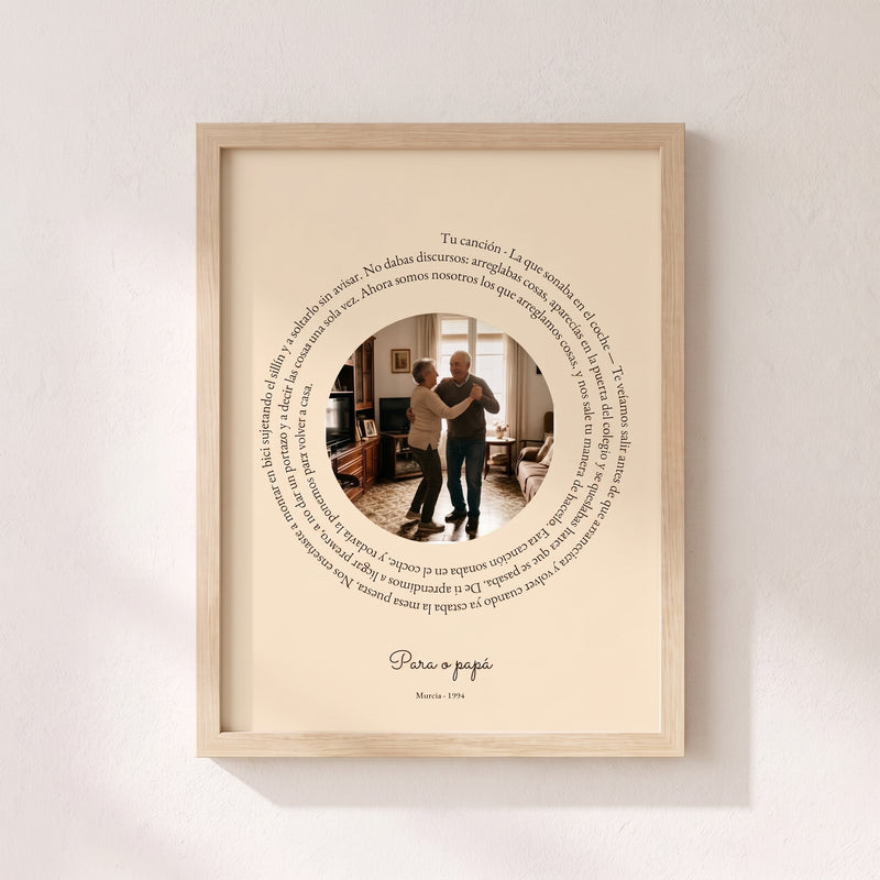 Cuadro canção personalizado del Dia do Pai con la letra de su canção en espiral alrededor de vuestra foto, colgado en una pared clara