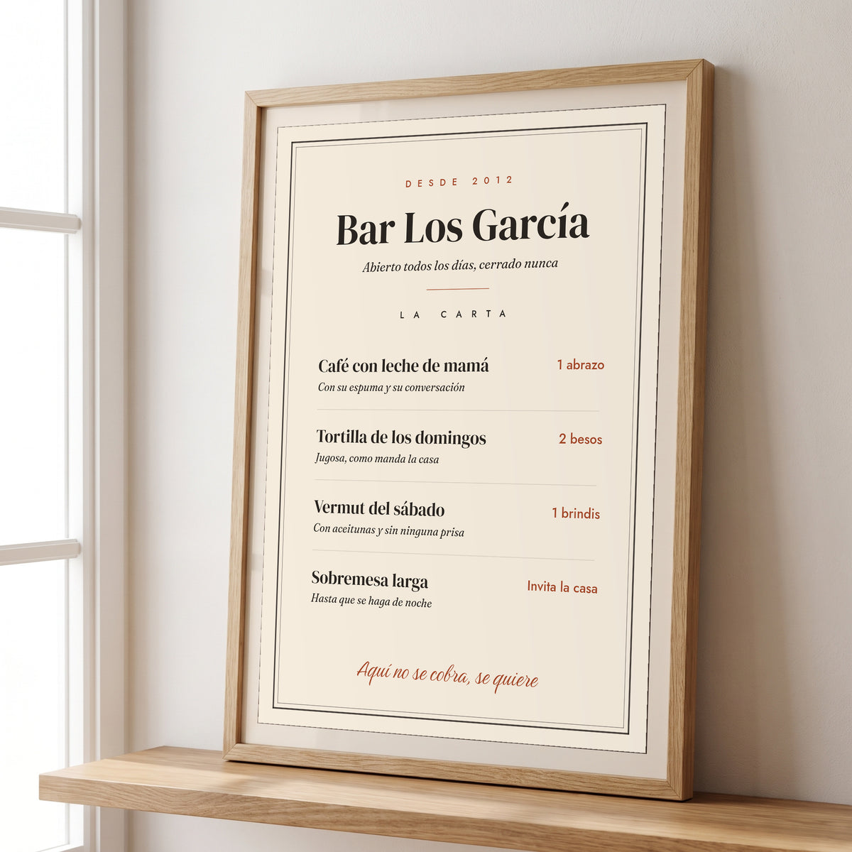 Cuadro «La carta de casa» personalizado, la carta del Bar Los García, detalle del papel mate y los precios en abrazos