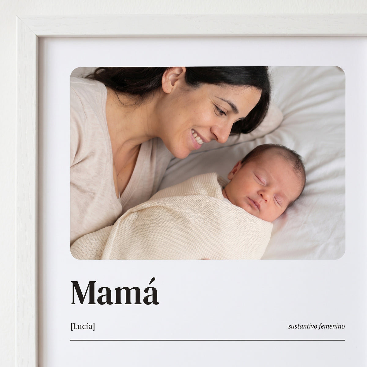 Detalle de la foto y la palabra Mamá en letra de diccionario, en papel mate