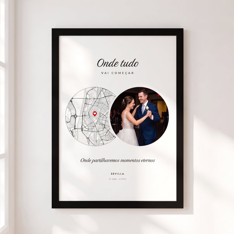 Cuadro Donde todo va a comenzar con el mapa de Sevilla y la foto de una pareja de novios bailando, en dos círculos que se tocan, con marco negro