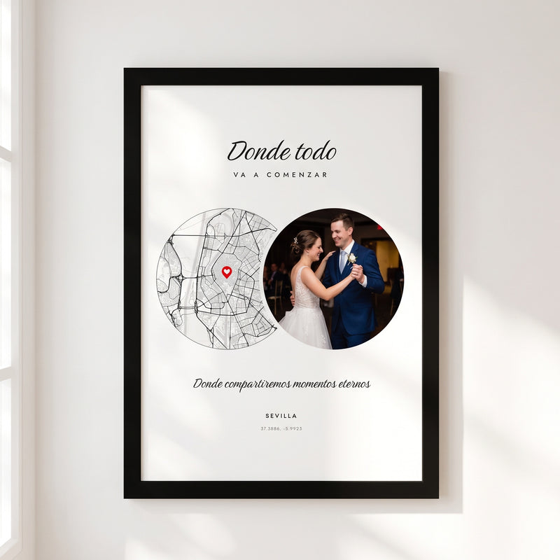 Cuadro Donde todo va a comenzar con el mapa de Sevilla y la foto de una pareja de novios bailando, en dos círculos que se tocan, con marco negro