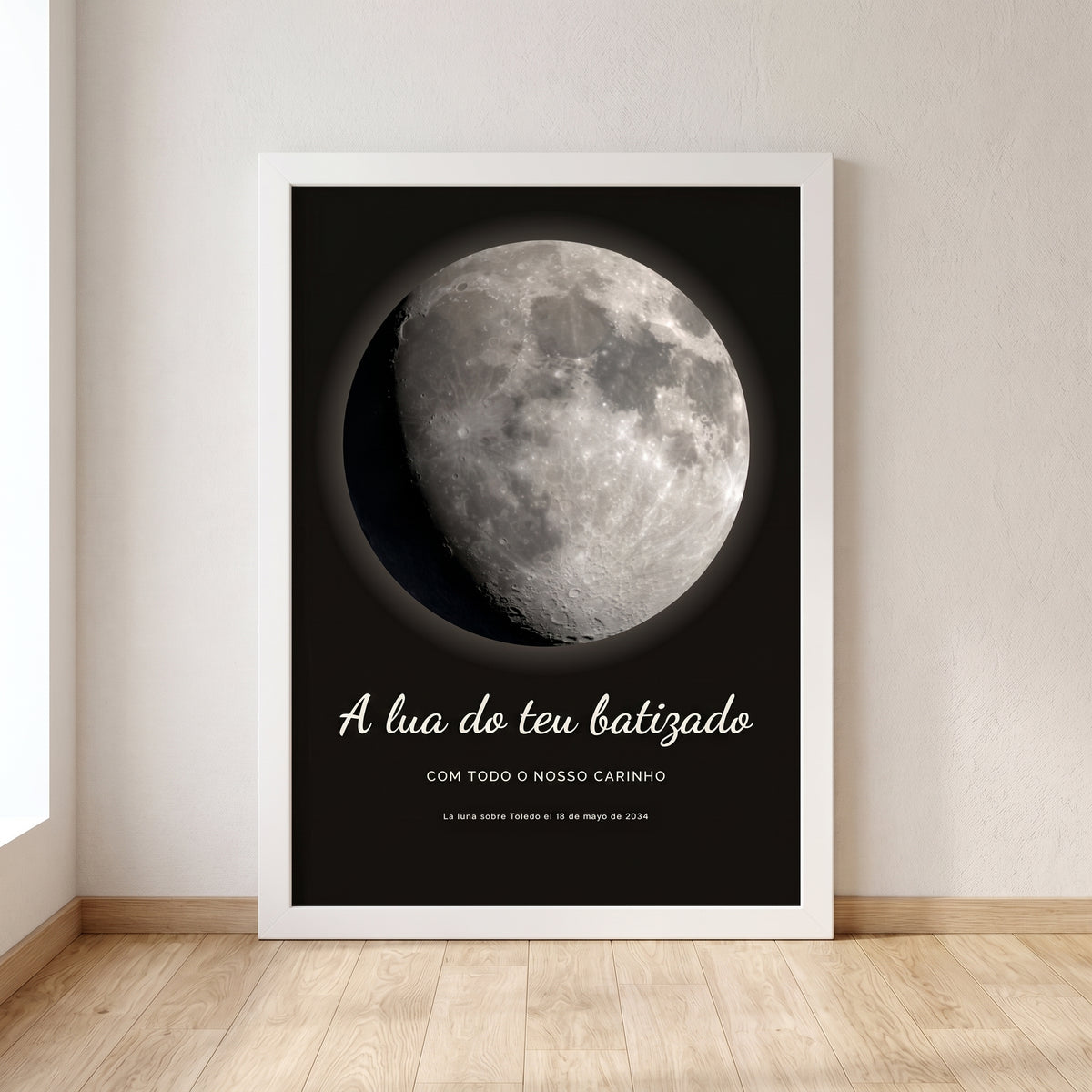 Cuadro fase lunar personalizado de bautizo con la luna de la noche del bautizo, colgado en una pared clara