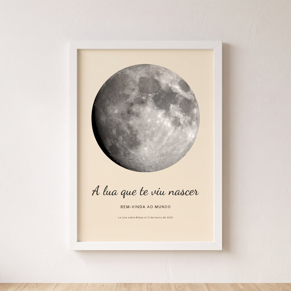 Cuadro fase lunar personalizado de nacimiento con la luna de la noche en que nació, colgado en una pared clara