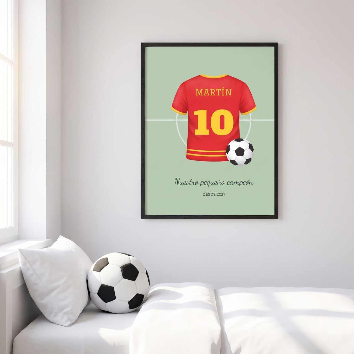 Cuadro infantil personalizado camiseta de fútbol roja con nombre y dorsal, marco negro