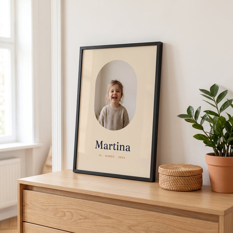Cuadro infantil personalizado con foto y nombre Martina en marco negro