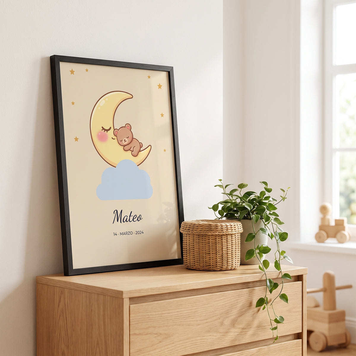 Cuadro de luna con osito y nombre personalizado en marco negro para la habitación del bebé