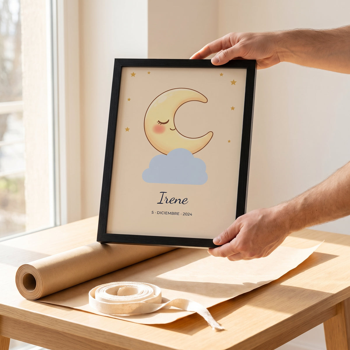 Cuadro infantil personalizado con luna y nombre con luna dormida y el nombre Irene, en las manos para ver su tamaño, listo para regalar