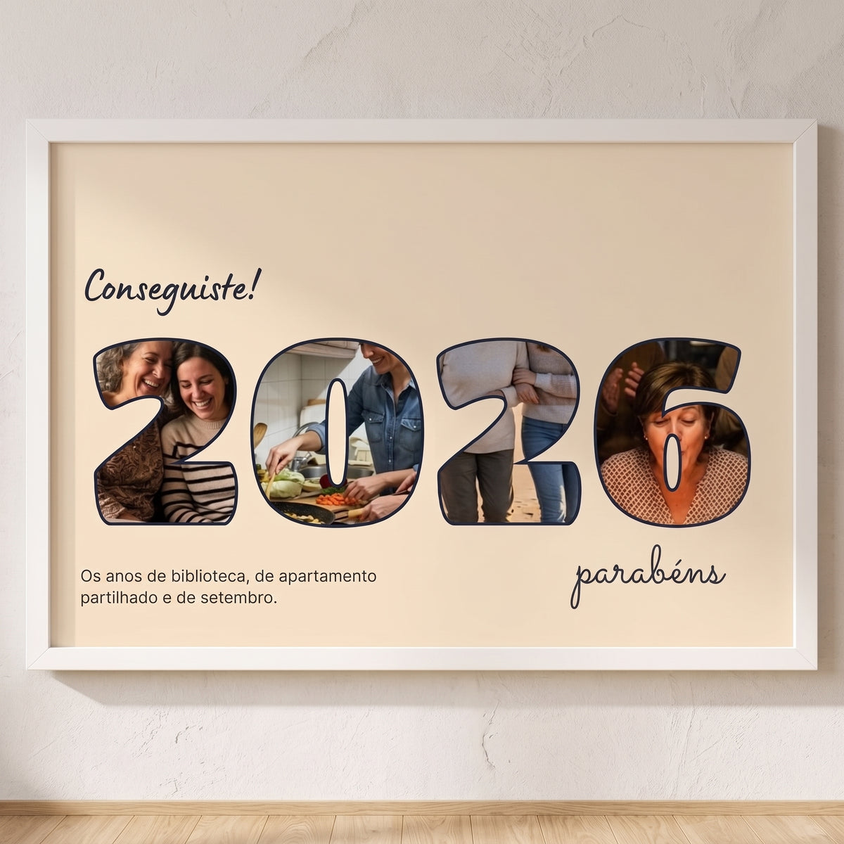 Cuadro letras con fotos personalizado de graduación con el año de la promoción relleno de fotos, colgado en una pared clara