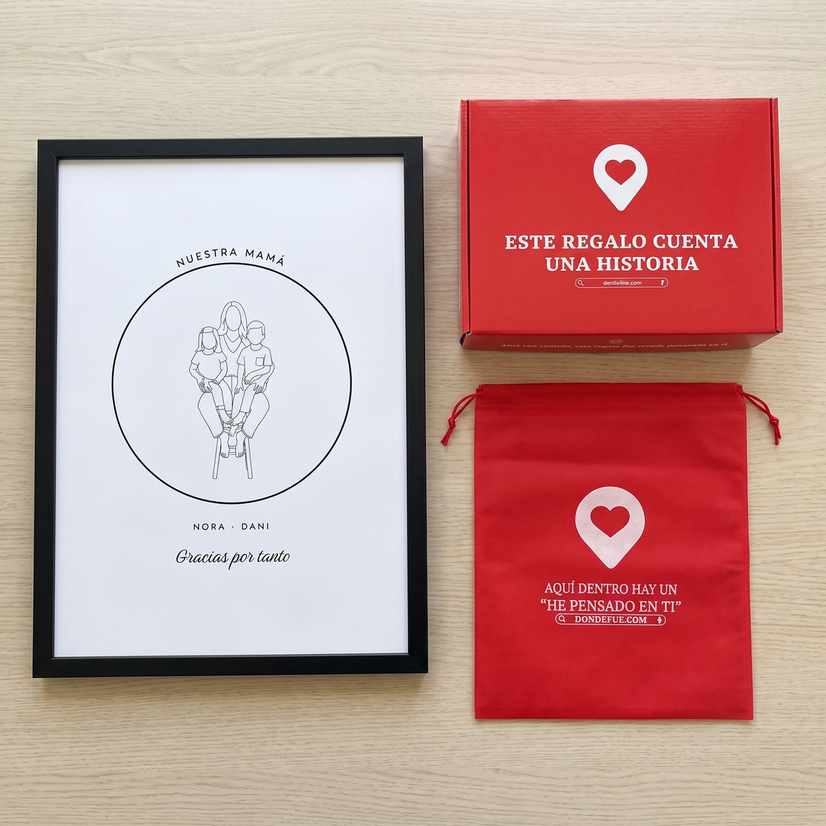 Cuadro mamá de arte lineal personalizado (NUESTRA MAMÁ · NORA · DANI · Gracias por tanto) junto a la caja roja y la bolsa de tela roja en que se envía