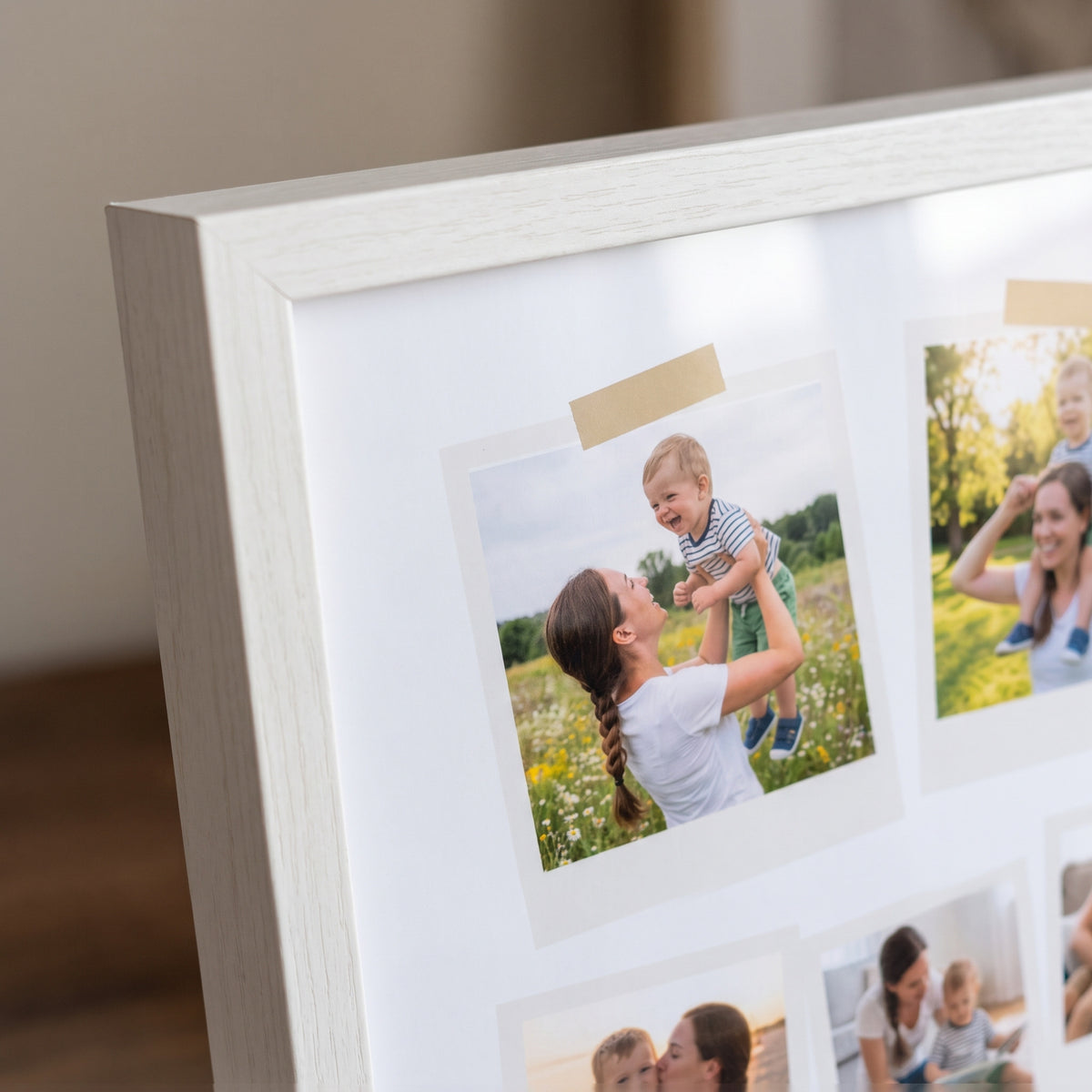 Detalle de las fotos en estilo polaroid pegadas con cinta de washi