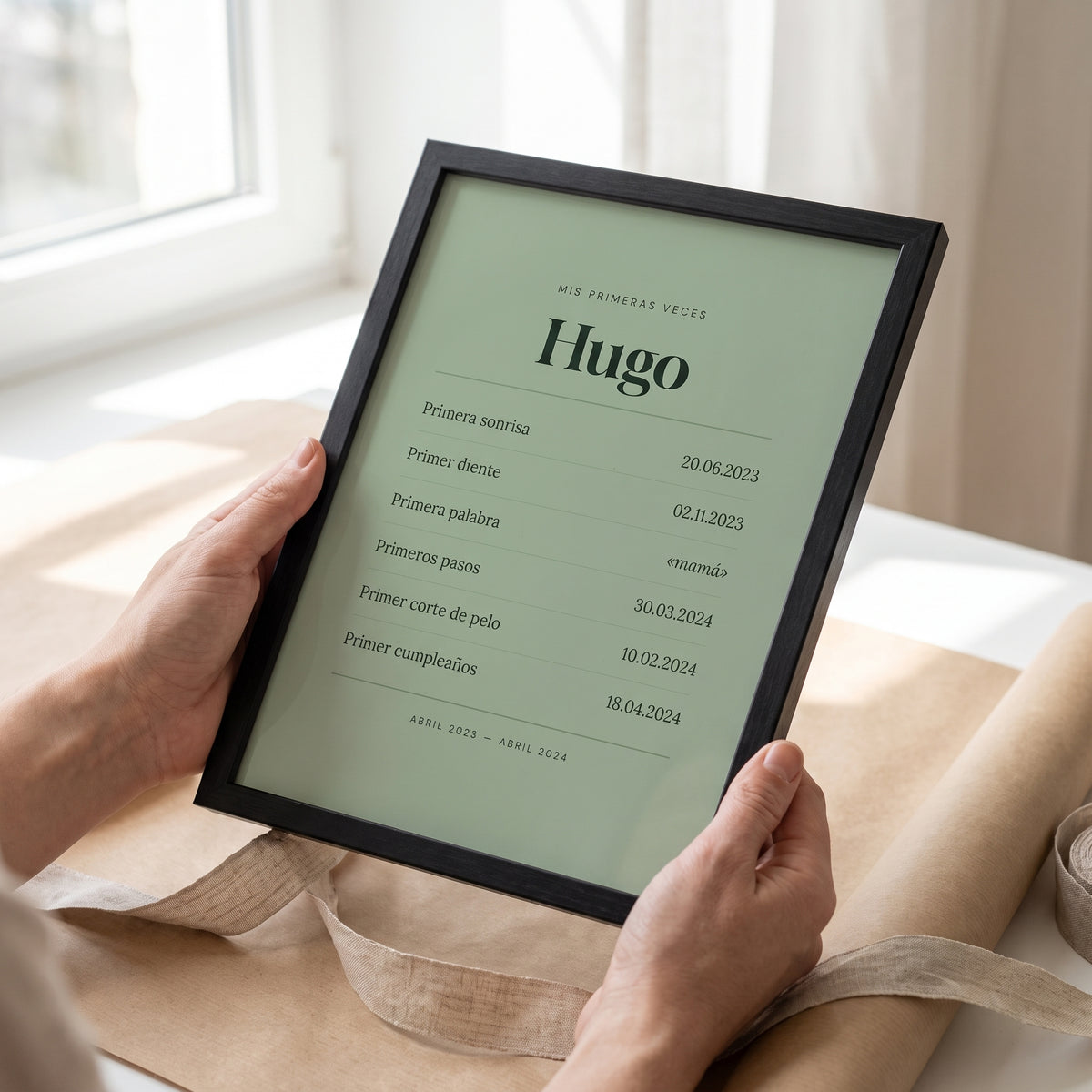Cuadro «Mis primeras veces» personalizado en las manos, listo para regalar