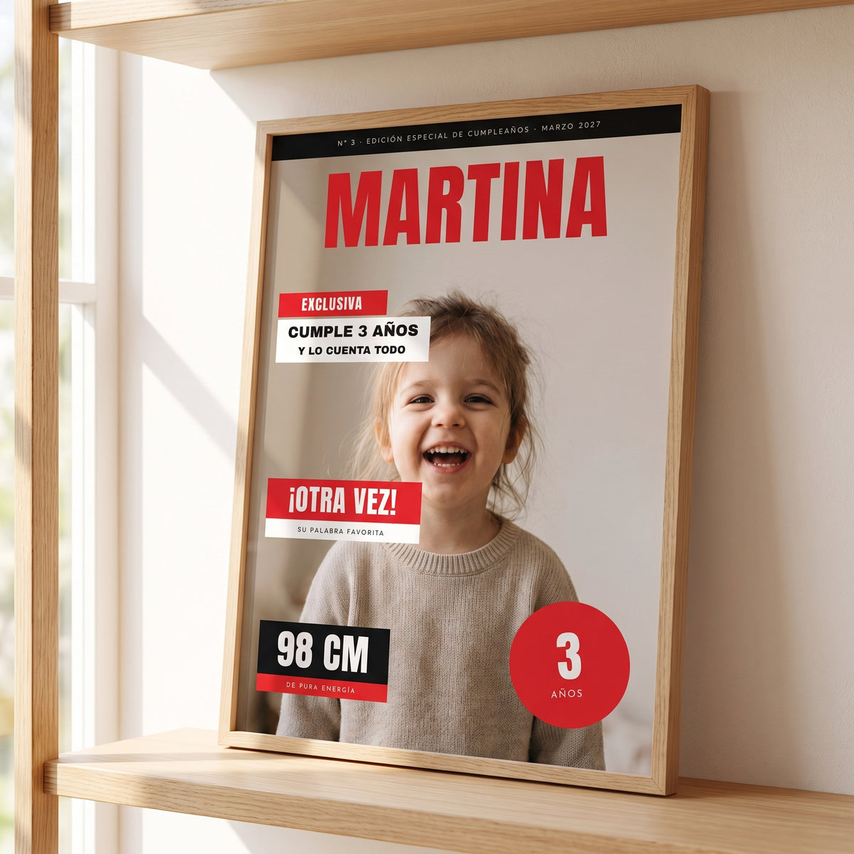 Detalle de la portada de revista con el sello de la edad y la altura