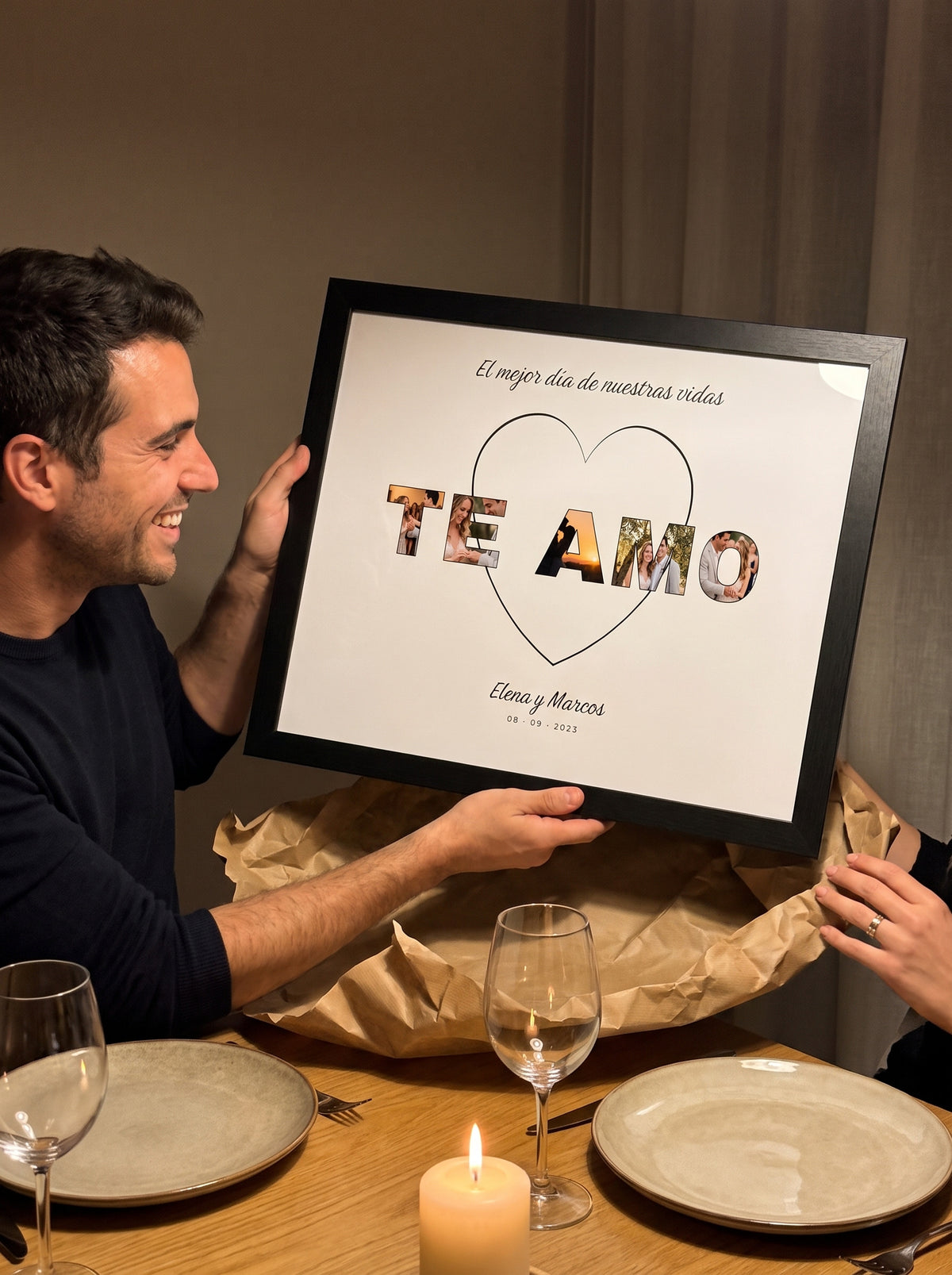 Cuadro TE AMO personalizado (El mejor día de nuestras vidas · Elena y Marcos · 08 · 09 · 2023) al abrirlo como regalo, con marco negro