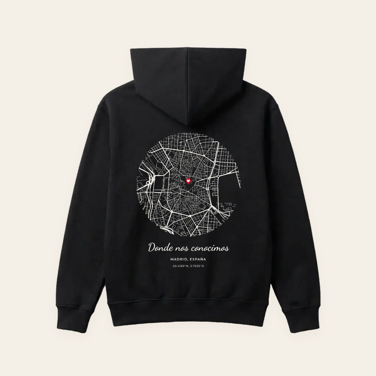 Sudadera con capucha negra personalizada con el mapa de Madrid y «Donde nos conocimos», estampado en la espalda