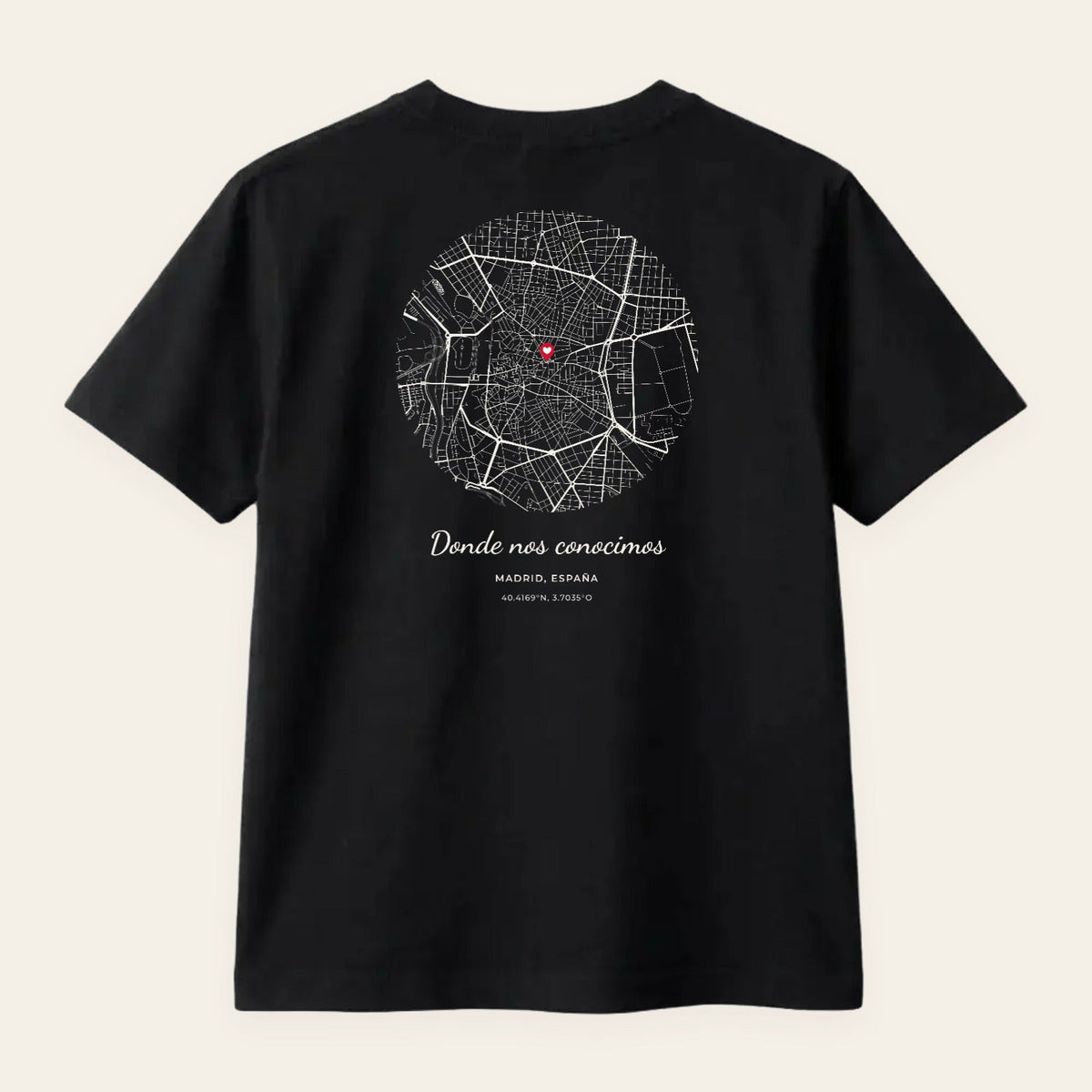 Camiseta negra con el diseño de tu cuadro estampado a la espalda