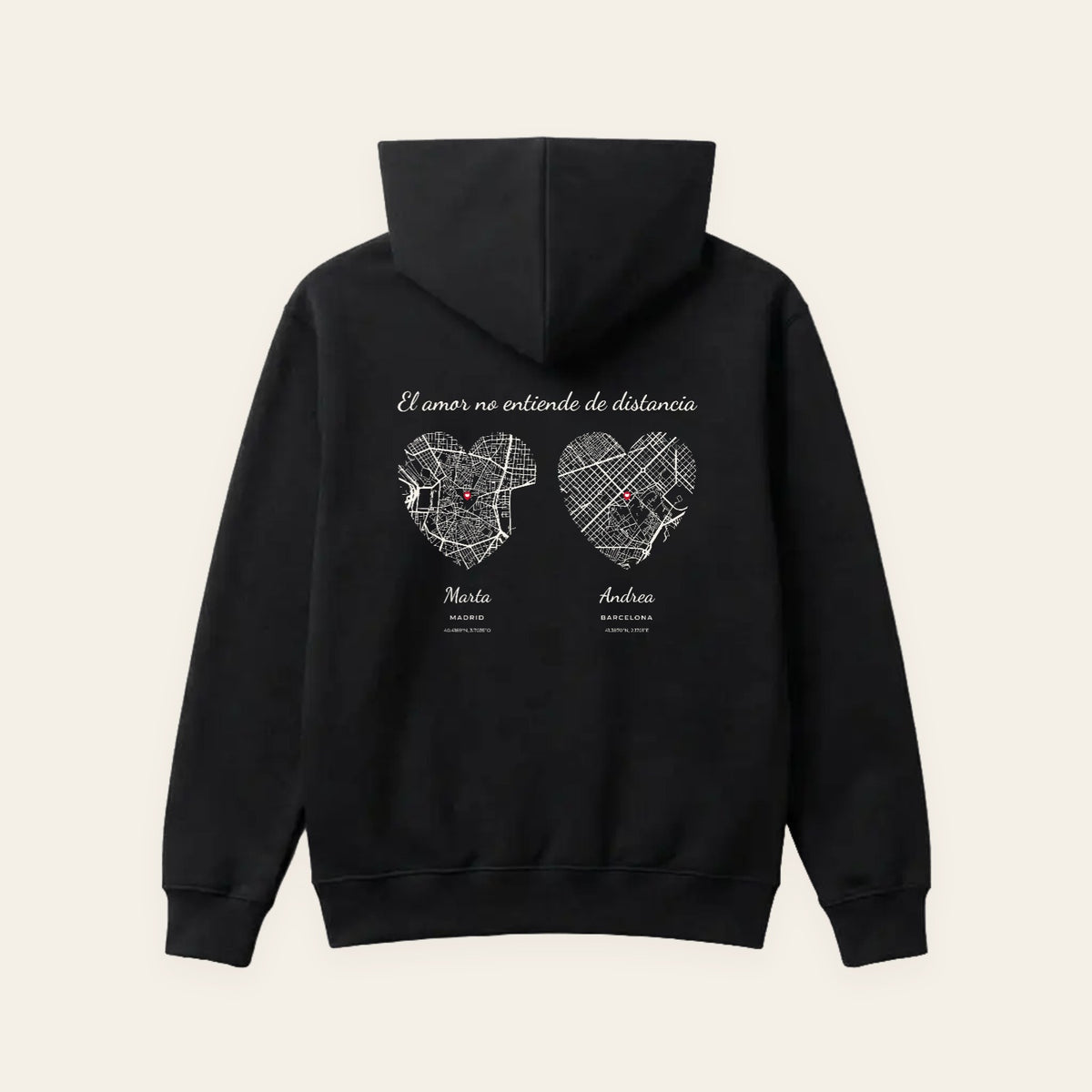 Sudadera con capucha negra personalizada con los mapas en corazón de Madrid y Barcelona, estampado en la espalda