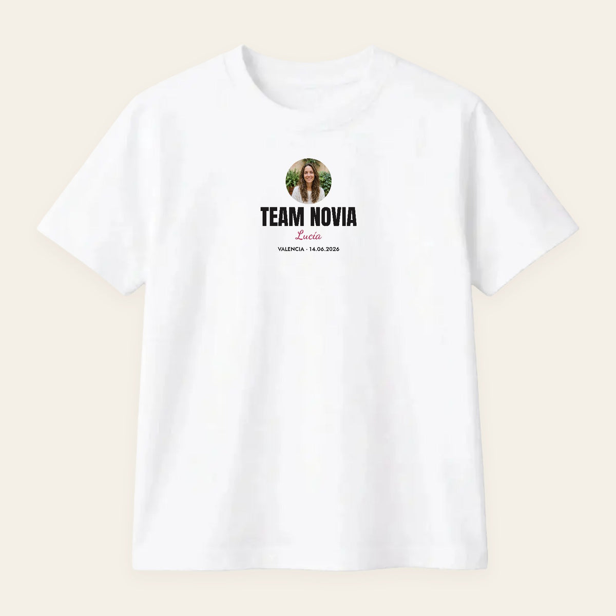 Camiseta blanca de despedida de soltera «Team Novia» con la foto de la novia y su nombre