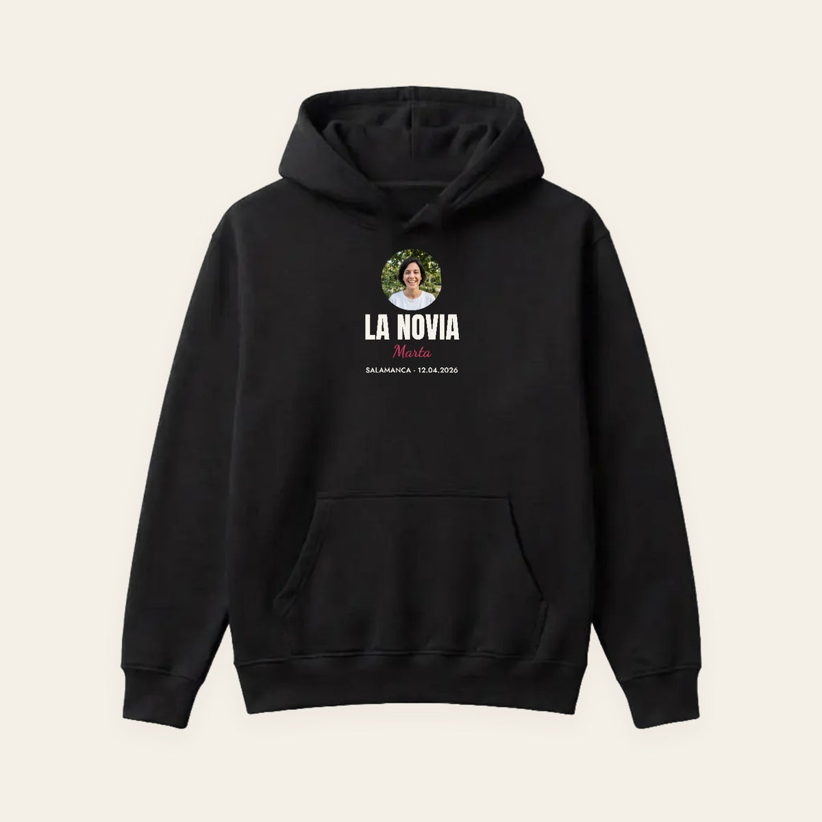 Sudadera con capucha negra «La Novia» con foto y nombre para la despedida