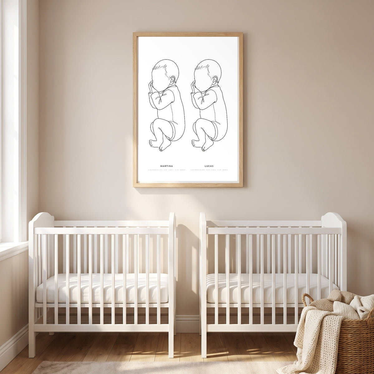 Cuadro de nacimiento para gemelos: dos bebés en dibujo lineal con sus nombres y datos, sobre dos cunas