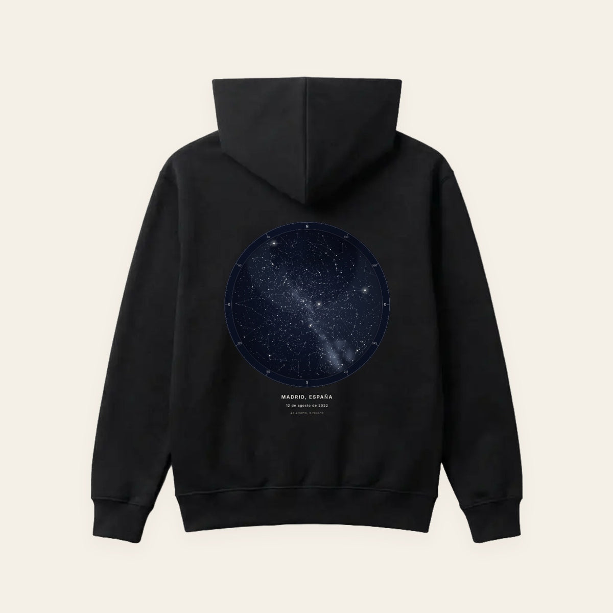 Sudadera con capucha negra personalizada con el mapa estelar del cielo de Madrid, estampado en la espalda
