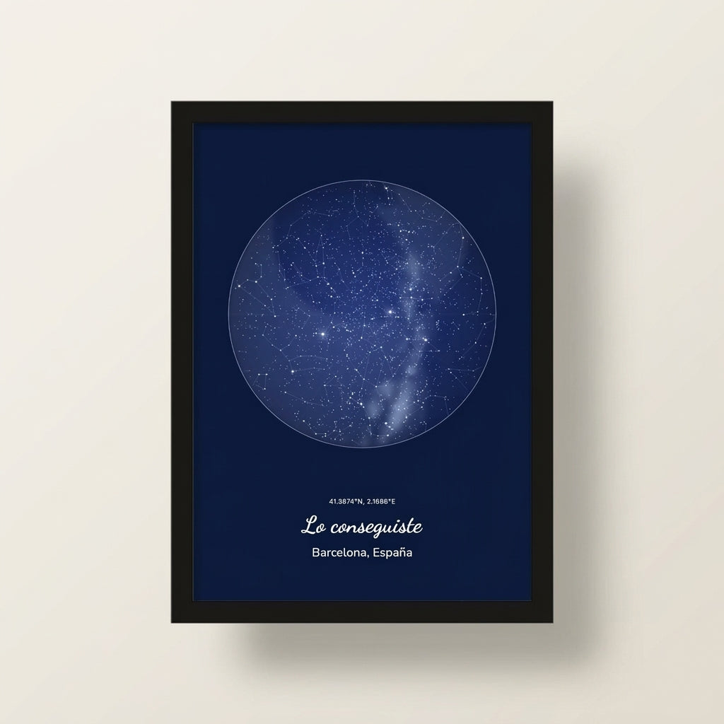 Cuadro mapa estelar personalizado de graduación con marco negro, foto de estudio sobre fondo neutro