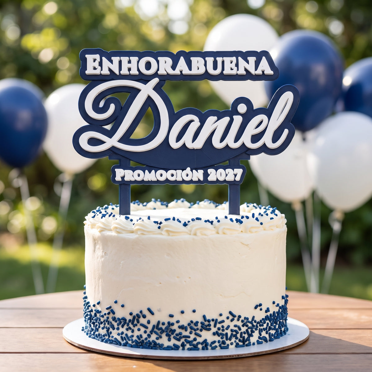 Cake topper de graduación personalizado con el nombre Daniel en otros colores, impreso en 3D